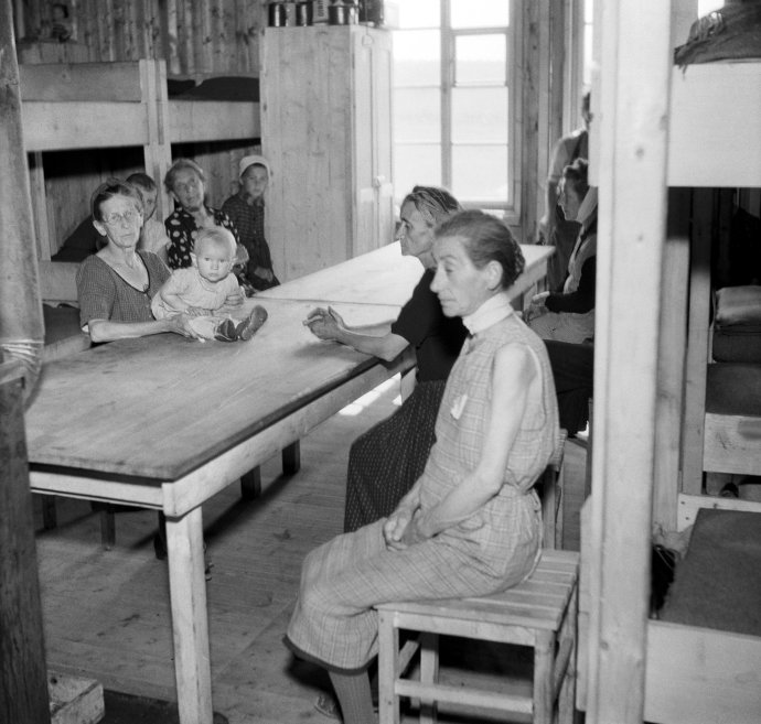 Internační tábor pro české Němce. Kladno, červenec 1945. Foto: ČTK