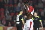 Zklamání. Fotbalisté Slavie ztratili po sedmi měsících doma remízou 1:1 se Slovanem Liberec ligové body. Na snímku smutní stoper Pražanů Simon Deli. Foto: Michal Kamaryt, ČTK