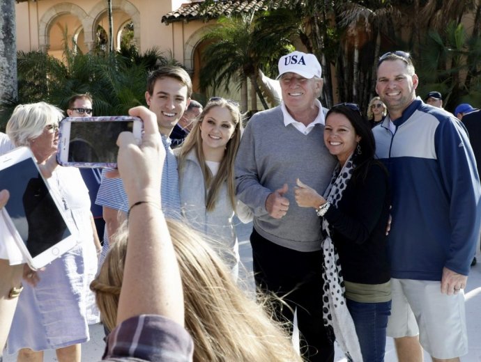 Donald Trump plánuje odjet nedlouho po zveřejnění zprávy s rodinou do svého letního sídla Mar-a-Lago na Floridě, kde plánuje strávit prodloužený velikonoční víkend. Foto: D. Myles Cullen, Bílý dům