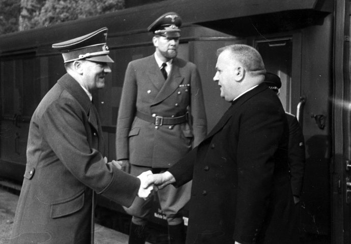 Jozef Tiso při návštěvě Adolfa Hitlera v Berlíně, říjen 1941. Foto: Wikimedia Commons, Public domain