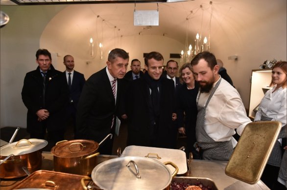 Andrej Babiš s Emmanuelem Macronem na skvělé večeři v restauraci Kuchyň, kde dvě a půl hodiny měli možnost mluvit jen sami a o všem. Foto: Twitter Andreje Babiše