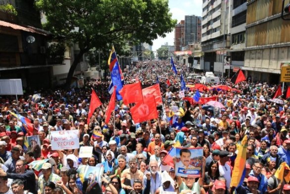 Ve venezuelském Caracasu se sešli i příznivci Nicolase Madura. Foto: ČTK/ABACA/AA