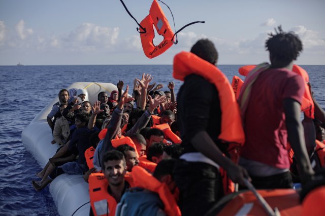 Záchrana migrantů ve Středozemním moři. Foto: ČTK/AP