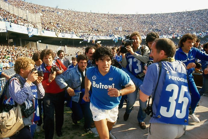 Diego Maradona vstupuje . Foto: Festival v Cannes