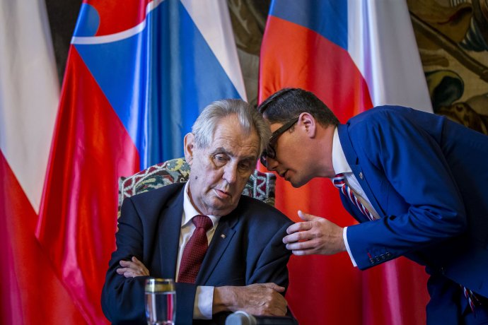 Miloš Zeman již od svých premiérských dob deklaruje, že „novináři jsou pitomci, hnůj a fekálie“. Foto: Gabriel Kuchta, Deník N