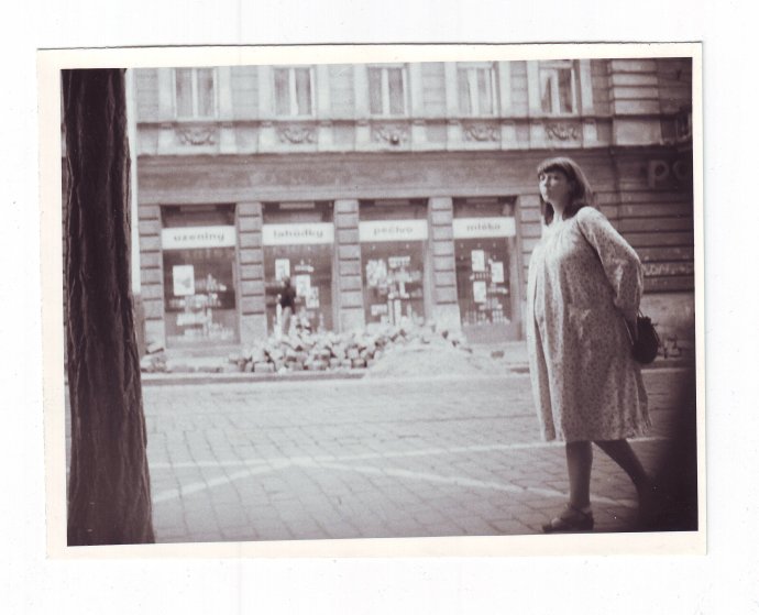 Akce Baletka – snímek StB ze sledování těhotné Ivanky Hyblerové-Lefeuvre. Foto: Archiv bezpečnostních složek
