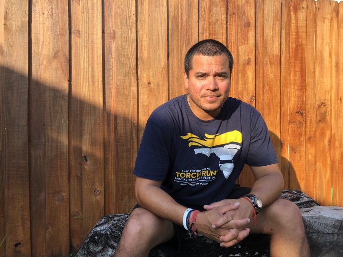 Ernesto Carranza pracuje jako vězeňský dozorce. Do Spojených států utekl poté, co zažil trauma z únosu. Foto: Jana Ciglerová, Deník N