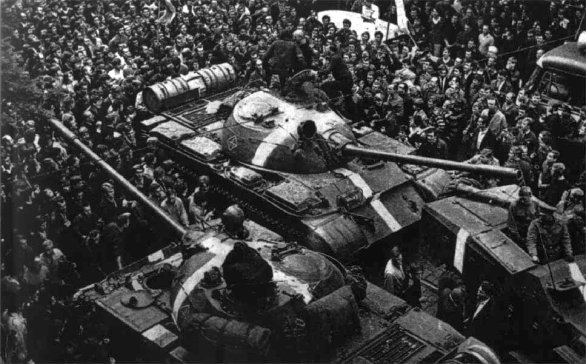 Ruské tanky v srpnu 1968 v Praze. Zdroj: Wikimedia Commons, 3.0 Unported