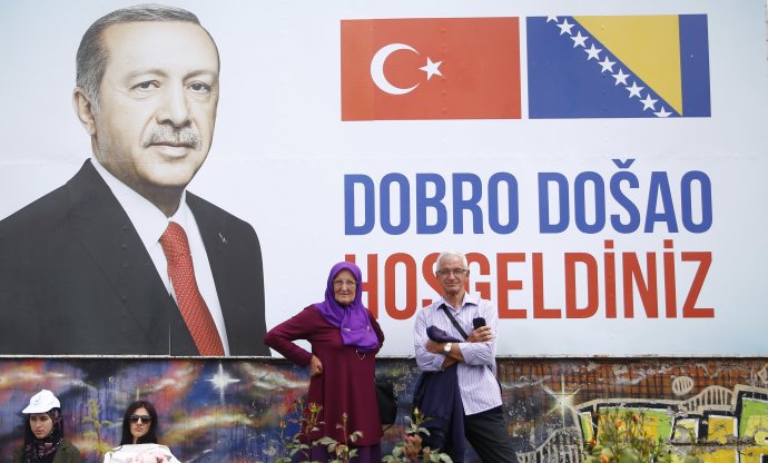 Billboard vítající tureckého prezidenta Erdogana v Sarajevu (archivní snímek z května 2018). Foto: Dado Ruvić, Reuters