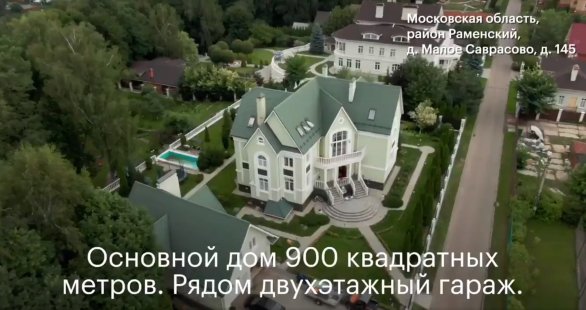 Dača (chata) předsedy moskevské volební komise Valentina Gorbunova, jak ji natočil dron v záběrech zveřejněných ruským opozičním představitelem Alexejem Navalným. Zdroj: Twitter A. Navalného