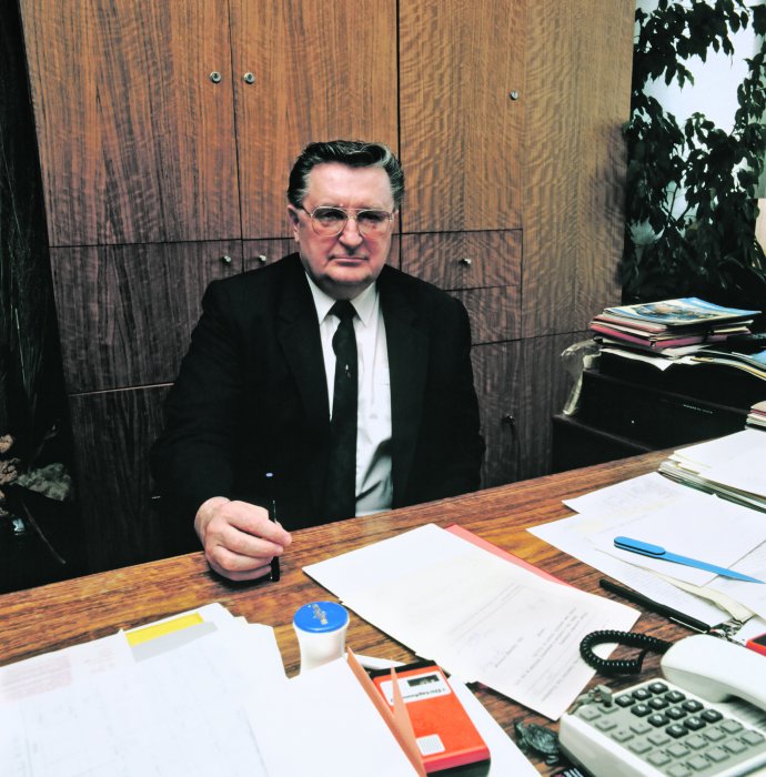 Předseda JZD Slušovice František Čuba ve své kanceláři v květnu 1989, tedy krátce před pádem komunistického režimu i svého podniku. Foto: ČTK