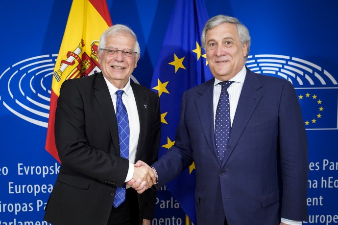 Navržený šéf zahraniční politiky EU Josep Borrell se skončivším předsedou Evropského parlamentu Tajanim. Foto: European Union, EC Audiovisual services