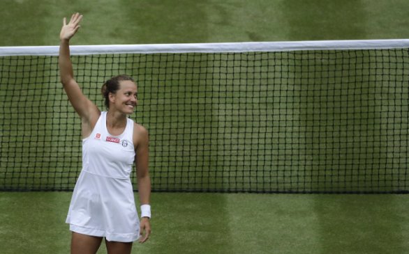 Tenistka Barbora Strýcová se raduje z postupu do semifinále. Foto: Ben Curtis, AP / ČTK