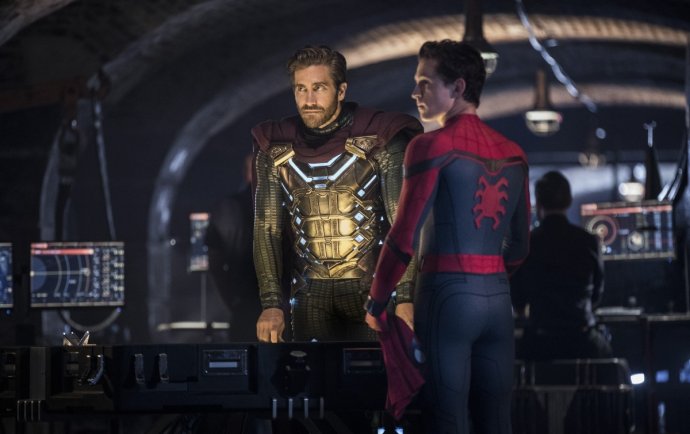 Peter Parker se vrací ve snímku Spider-Man: Daleko od domova, který je další kapitolou filmové série Spider-Man: Homecoming.