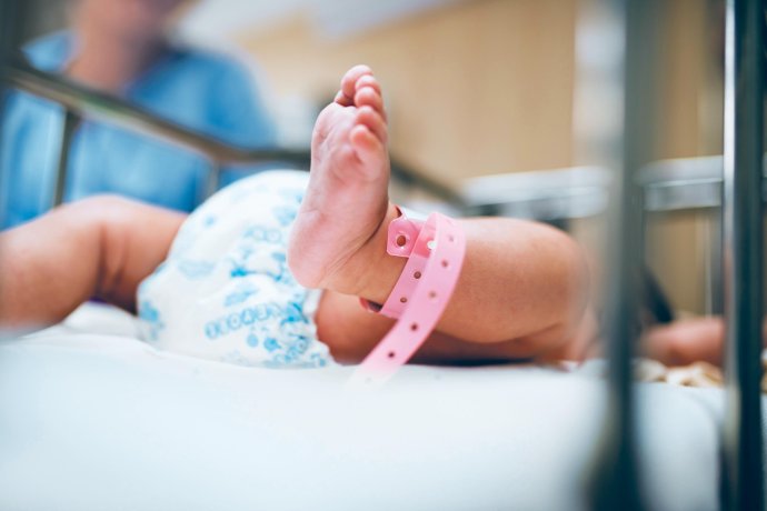 „Od začátku listopadu přicházejí těhotné ženy pozitivní na covid-19 stále častěji,“ říká přednosta Gynekologicko-porodnické kliniky Fakultní nemocnice Brno Vít Weinberger. Ilustrační foto: Rawpixels.com, Pexels