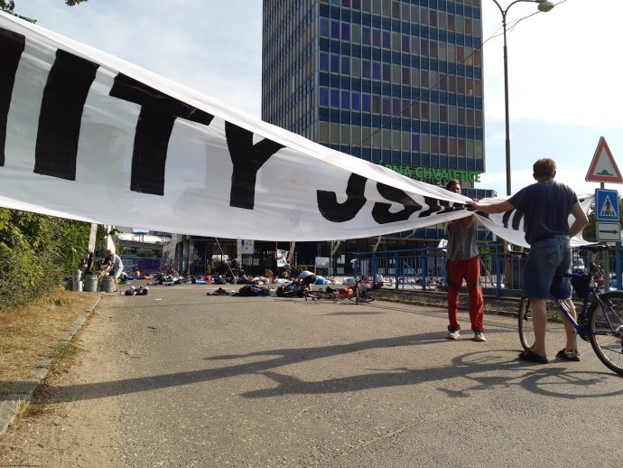 Blokáda elektrárny Chvaletice 2019 Limity jsme my. Foto: Jana Ustohalová