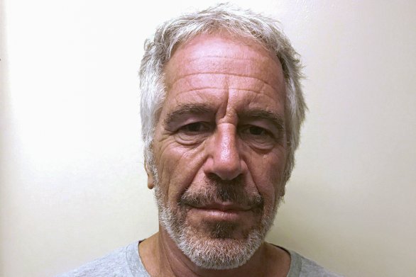 Jeffrey Epstein na snímku newyorské policie, který byl u jeho záznamu v registru sexuálních predátorů. V půl druhé českého času byl nalezen bez známek života ve své cele. Foto: Reuters