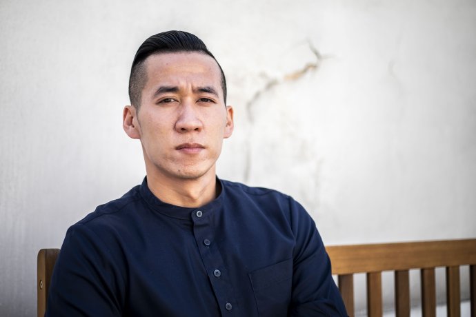 Will Nguyen (34), americko-vietnamský politolog a prodemokratický aktivista. Narodil se v americkém Houstonu, do rodiny uprchlíků z Jižního Vietnamu. Vystudoval východoasijská studia na Yaleově univerzitě a politologii se zaměřením na Vietnam na Singapurské národní univerzitě. Loni v červenci skončil ve Vietnamu za mřížemi kvůli účasti na protivládním protestu, po mezinárodním tlaku byl po měsíci propuštěn a vyhoštěn z Vietnamu. Foto: Gabriel Kuchta, Deník N