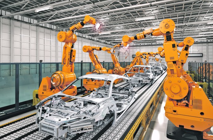 Nejméně kvalifikované zaměstnance mohou dále nahrazovat roboti. Foto: Adobe Stock