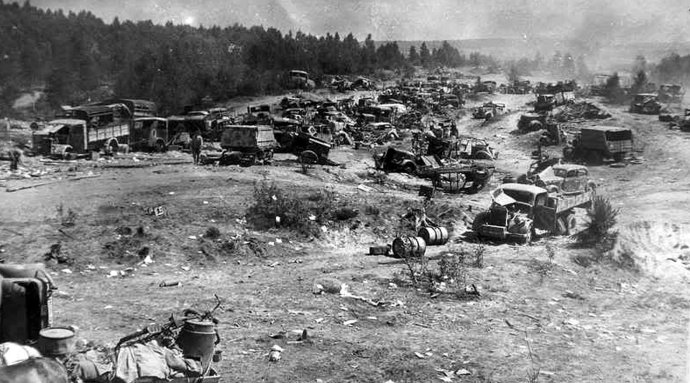 Zničená technika 9. německé armády v okolí města Babrujsk. Zdroj: Wikimedia Commons
