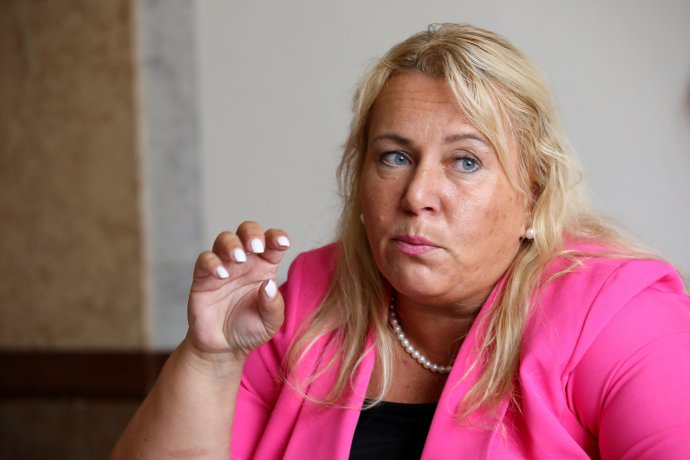 Ministryně Klára Dostálová (za ANO). Foto: Ludvík Hradilek, Deník N