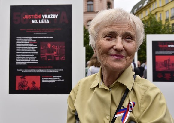 Zdena Mašínová navštívila loni v létě akci na připomínku obětí komunistické totality, která se konala na náměstí Svobody. Foto: ČTK