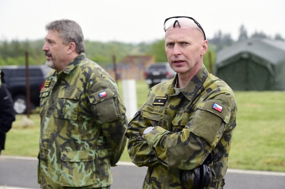 V čele speciálních sil české armády stojí brigádní generál Pavel Kolář (vpravo). Patří mezi vojáky stíhané kvůli úmrtí příslušníka afghánské armády, zadrženého po zastřelení českého kynologa Tomáše Procházky. Foto: ČTK