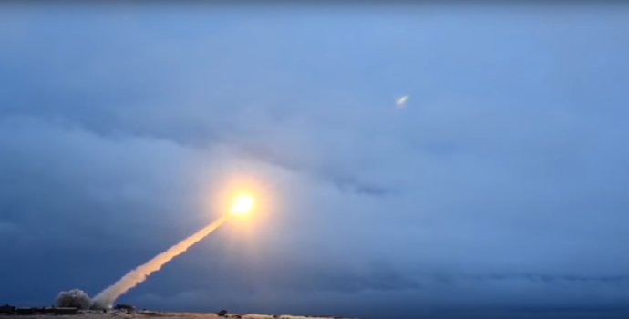 Start ruské experimentální rakety s plochou dráhou letu, s jaderným pohonem a možnou jadernou náloží 9M730 Burevěstnik SSC-X-9 Skyfall. Zdroj: video ruského Ministerstva obrany