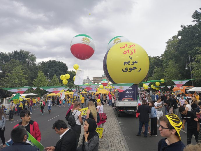 Berlínská demonstrace na podporu lidských práv v Íránu. Foto: archiv Deníku N