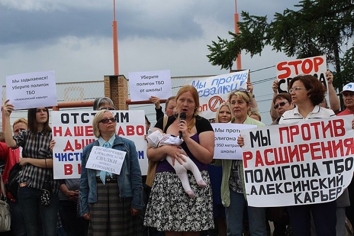 Lidé protestují proti skládkám, které svým majitelům přinášejí obrovské zisky, po celém Rusku. Zdroj: Wikimedia Commons