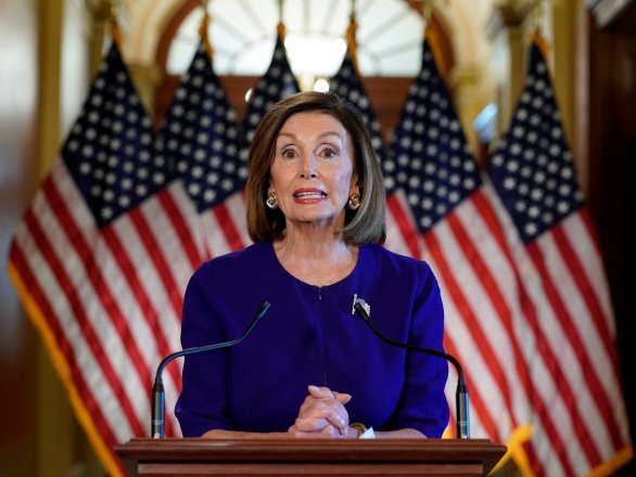 Více než rok před prezidentskými volbami oznamuje šéfka Sněmovny Nancy Pelosiová, že zahajuje vyšetřování, které může vést k impeachmentu Donalda Trumpa. Foto: Kevin Lamarque, Reuters
