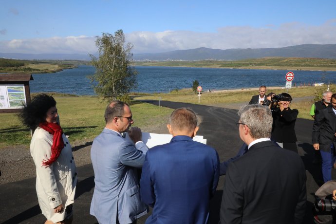 Žádný strach, peníze na asfalt a beton budou. Foto: ČTK