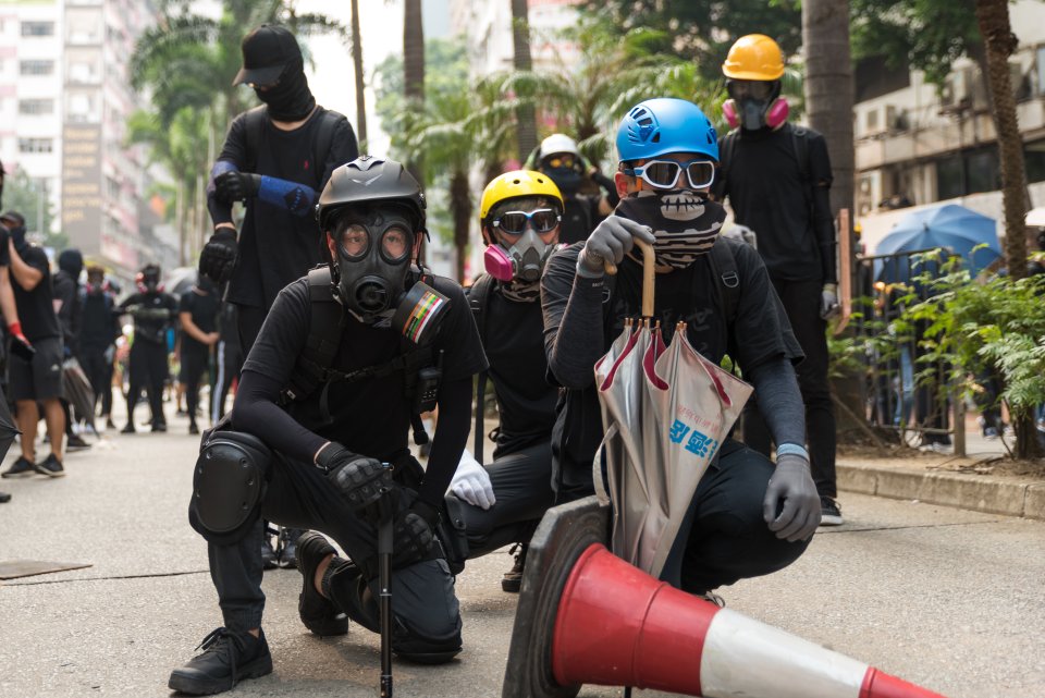Hongkongští protestující v černém. Foto: Kristýna Macháčková