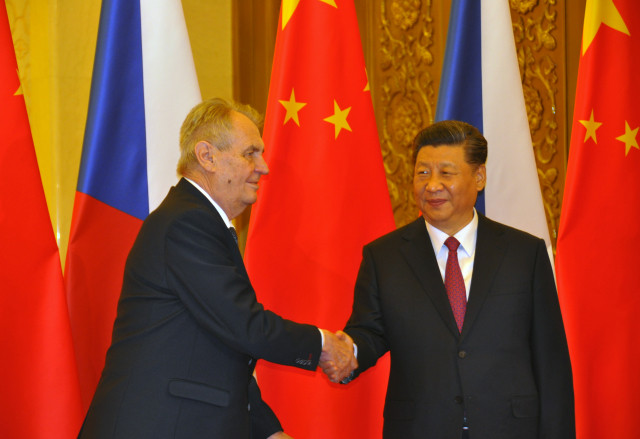 Český prezident Miloš Zeman (vlevo) se 28. dubna 2019 v Pekingu setkal s čínským prezidentem Si Ťin-pchingem. Foto: ČTK