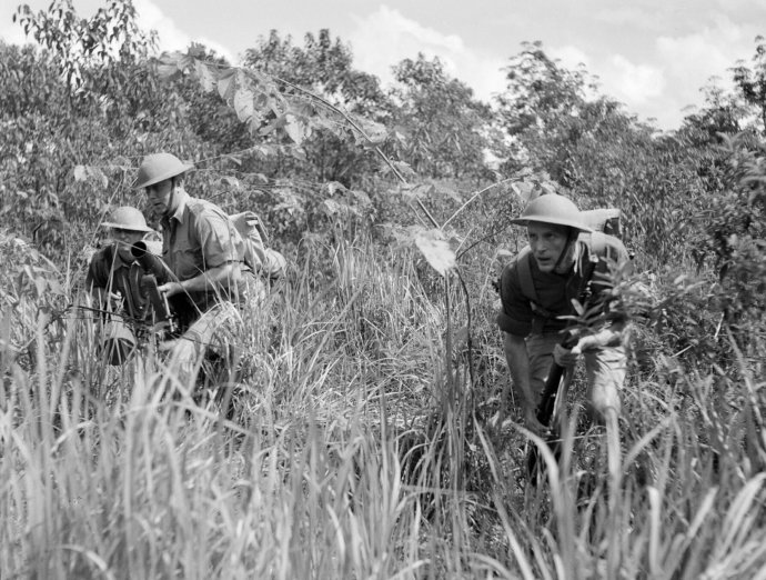 Rekruti dobrovolnických oddílů v britském Malajsku v listopadu 1941. Podobným výcvikem procházeli i Čechoslováci. Foto: Ministerstvo války Spojeného království