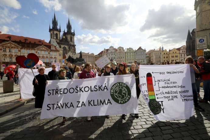 Na nedávnou středoškolskou stávku za klima se studenti sešli na staroměstském náměstí. Foto: Ludvík Hradilek