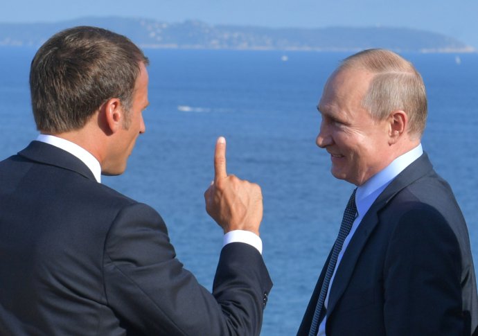 Emmanuel Macron a Vladimir Putin během setkání ve Fort Bregancon v srpnu 2019. Foto: Alexej Družinin, Reuters/Sputnik