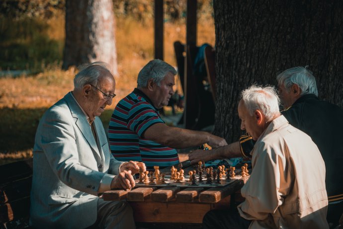 Šachy hraje prakticky každý, od dětí po seniory. Ilustrační foto: Unsplash