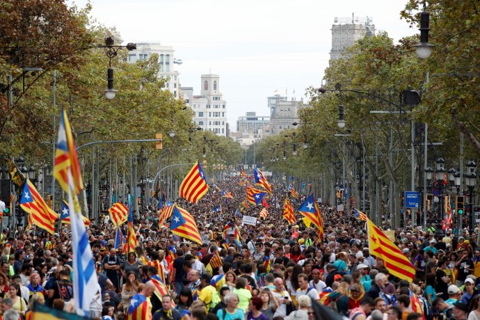 Pátý den protestů po odsouzení lídrů katalánských separatistů, demonstrace a generální stávka v Barceloně. Foto z Paseo de Gracia: Albert Gea, Reuters