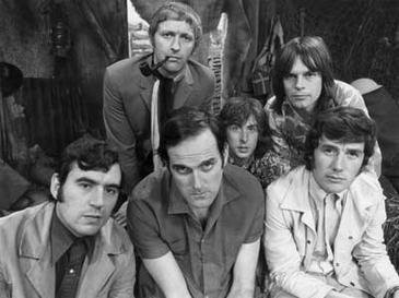 Komická skupina Monty Python's Flying Circus - dole zleva Terry Jones, John Cleese a Michael Palin, nad nimi Graham Chapman, Eric Idle a Terry Gilliam. Foto: BBC