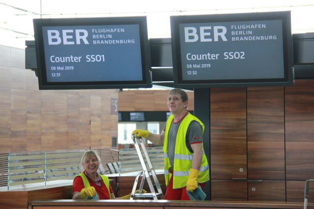 Berlínské letiště Willyho Brandta mělo být už osm let v provozu. Zatím se ho ale kvůli technickým potížím ani na několik pokusů nepodařilo otevřít. První skutečné cestující odbaví podle aktuálního plánu v říjnu 2020. Foto: ČTK