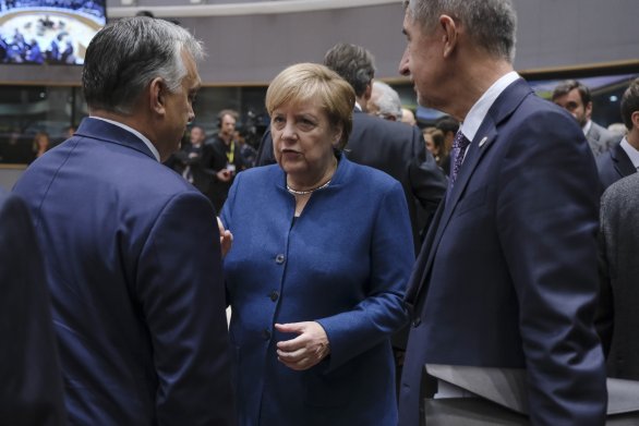 Předseda vlády Babiš s kancléřkou Merkelovou a premiérem Orbánem na summitu EU (Evropské radě). Foto: European Union