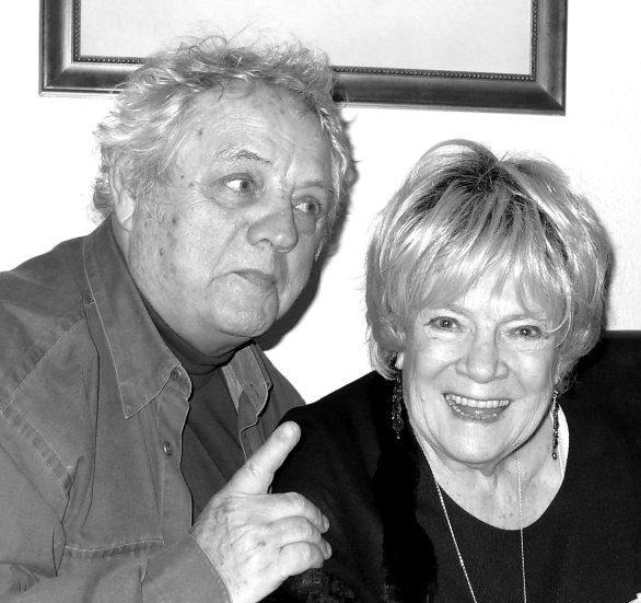 Stanislav Milota a Vlasta Chramostová při tradičním vánočním setkání s přáteli 24. 12. 2010. Foto: Vojta Sedláček, CC BY-SA 4.0