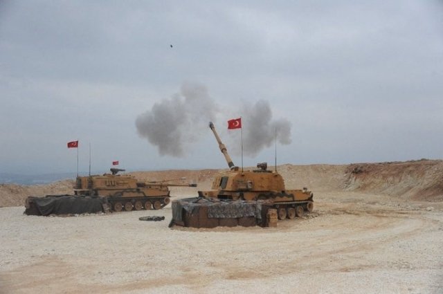 Dělostřelectvo turecké armády v provincii Sanliurfa zahajuje operaci „Peace spring“, invazi na sever Sýrie. Foto: Turecké ministerstvo obrany / Anadolu / ČTK