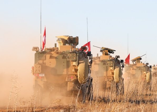 Turecké jednotky v Sýrii poblíž Manbidže, 2018. Foto: Arnada Jones, US military