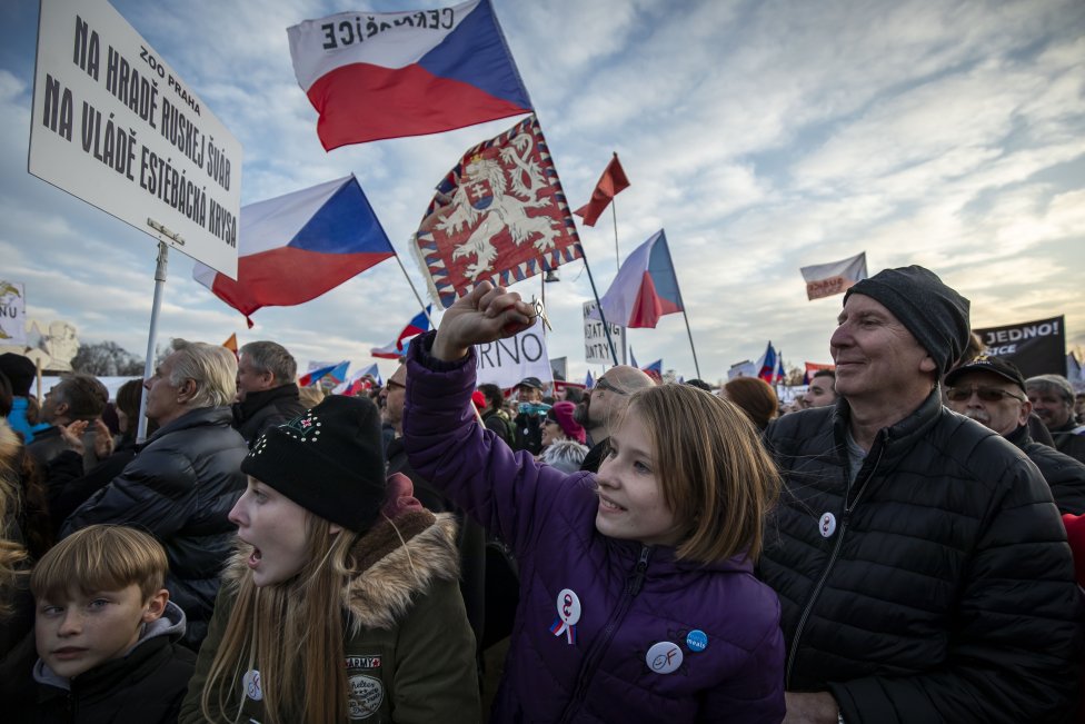 Statisíce lidí dorazily na protivládní protest na pražskou Letnou. Foto: Gabriel Kuchta, Deník N