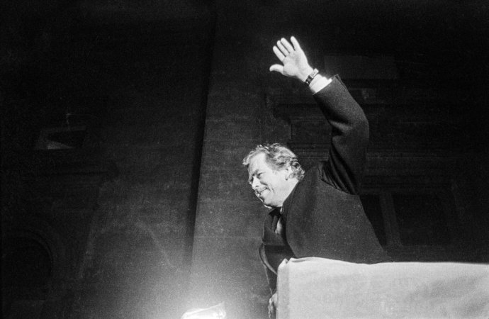 Havel nebyl typický politik. Bil do očí svým idealismem, pravdomluvností, odvahou postavit se zmatenému veřejnému mínění. Foto: Jaroslav Krejčí