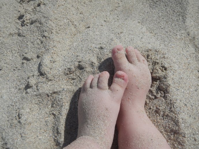 Nohy mého půlročního syna se tehdy poprvé zabořily do písku na Miami Beach. Samozřejmě si nic z toho nepamatoval, ale i tak se nad ostatní bratry dneska vyvyšuje, že z nich byl v Americe první. Foto: Jana Ciglerová, Deník N