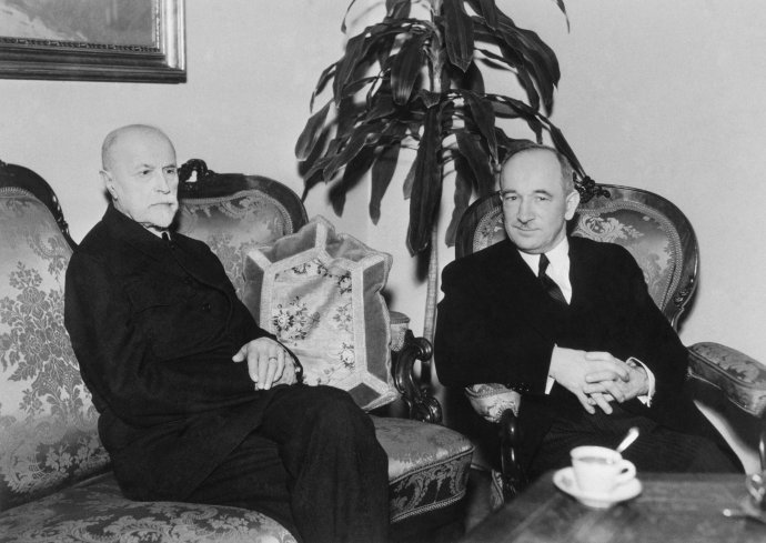 Tomáš Garrigue Masaryk a Edvard Beneš na zámku v Lánech, jaro 1937. Foto: ČTK