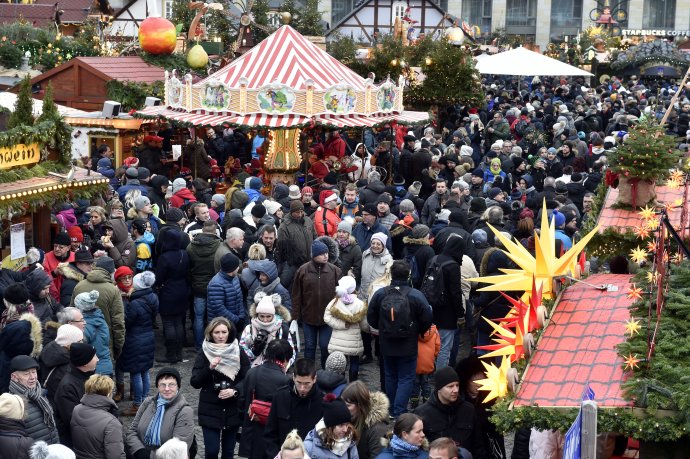 Drážďany, vánoční trhy, lidé, dav---Christmas market in Dresden Foto: archiv ČTK